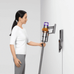DYSON Akku-Hand-und Stielstaubsauger Dyson V15 Detect Absolute Nickel/Gelb, 660 W, 240 Airwatt Saugkraft, Stauberkennungssensor - Image 2